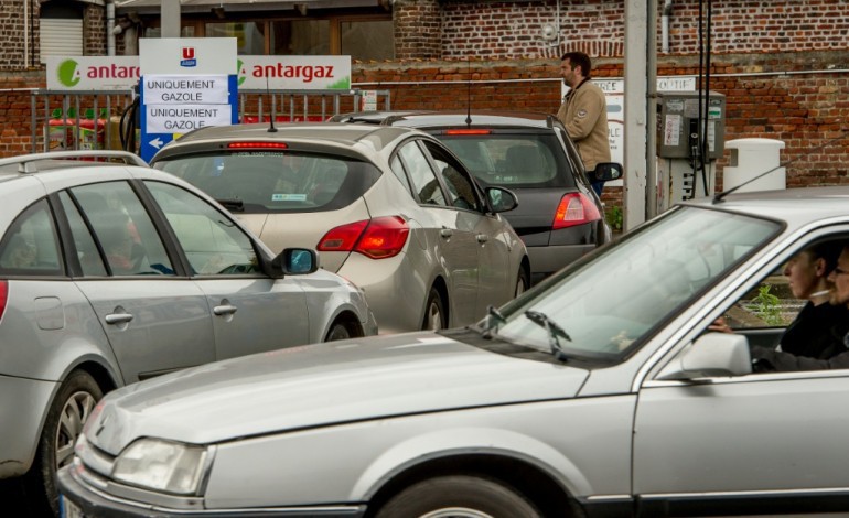 Baisieux (France) (AFP). Pénuries de carburant: pour les frontaliers nordistes, "heureusement qu'il y a la Belgique"