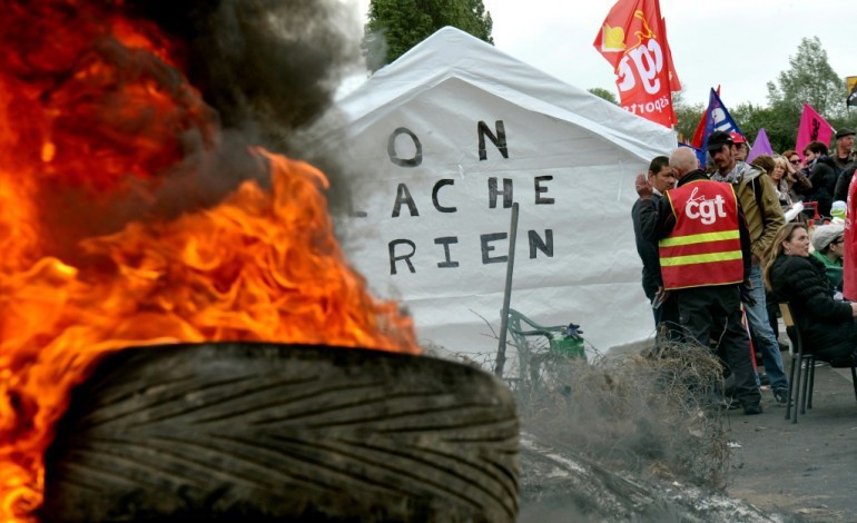 Douchy-les-Mines (France) (AFP). Carburants: le dépôt de Douchy débloqué par les CRS 