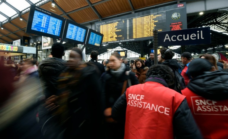 Paris (AFP). Grève à la SNCF: 3 TGV sur 4 et 4 RER sur 5