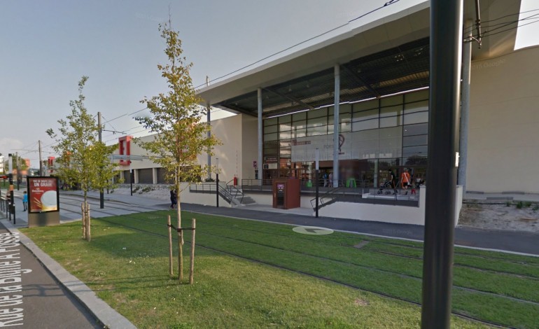 Braquage dans un centre commercial du Havre : deux suspects en fuite