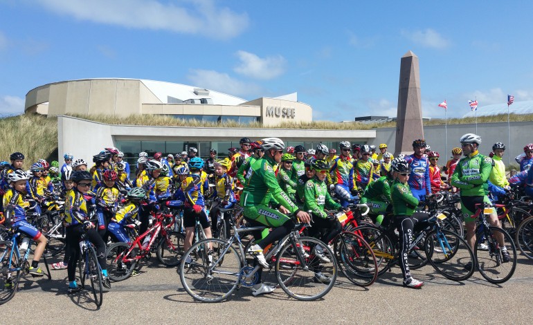 Utah-Beach (Manche) : Une centaine de jeunes cyclistes sur la route du Tour de France