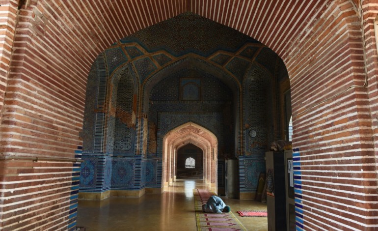 Thatta (Pakistan) (AFP). Au Pakistan, une magnifique mosquée moghole vouée à un lent délabrement