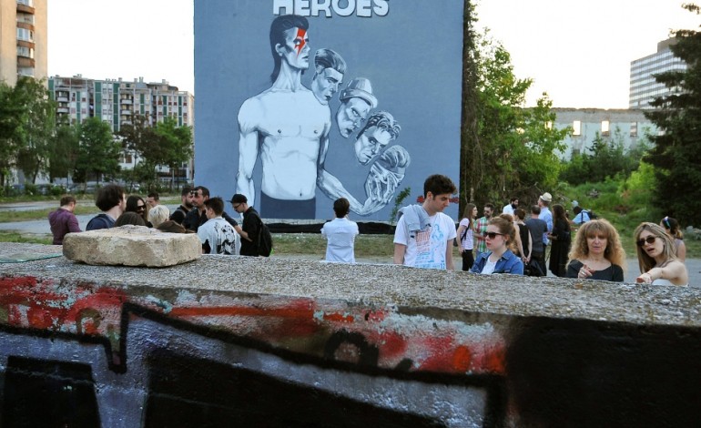 Sarajevo (AFP). Sarajevo rend hommage à David Bowie par une peinture murale géante
