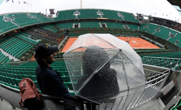 Paris (AFP). Roland-Garros: tous les matchs de lundi annulés à cause de la pluie