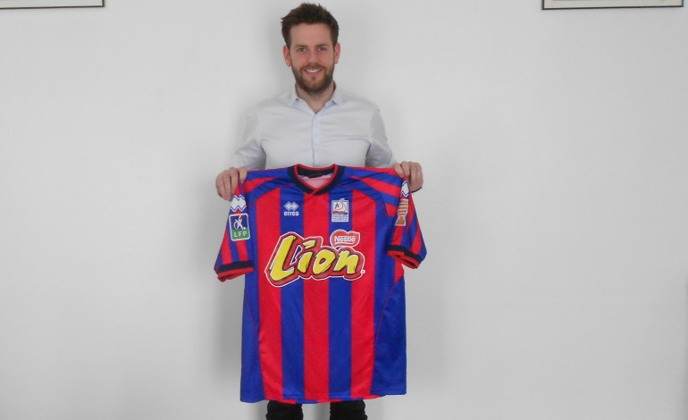 Football : il possède la plus grande collection de maillots du SM Caen
