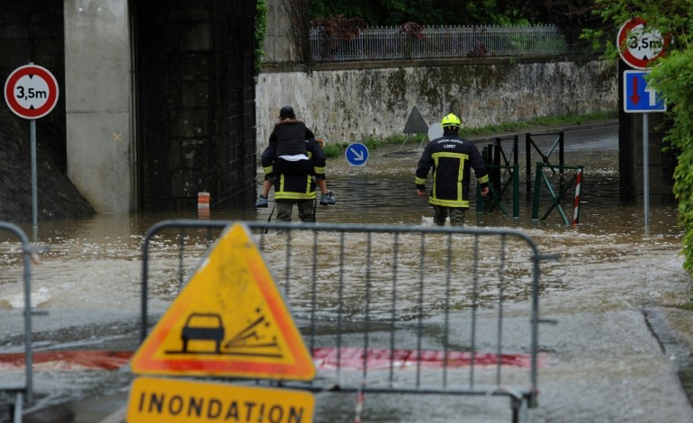 Montargis (France) (AFP). Inondations dans le Loiret: Montargis les pieds dans l'eau