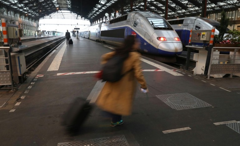 Paris (AFP). SNCF: 17% de grévistes tous personnels confondus, indique la direction