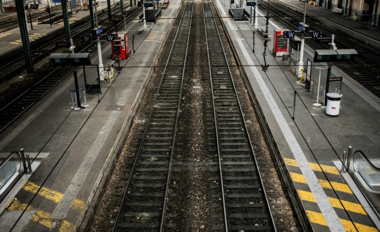 Paris (AFP). Grèves: trafic SNCF perturbé, normal à la RATP