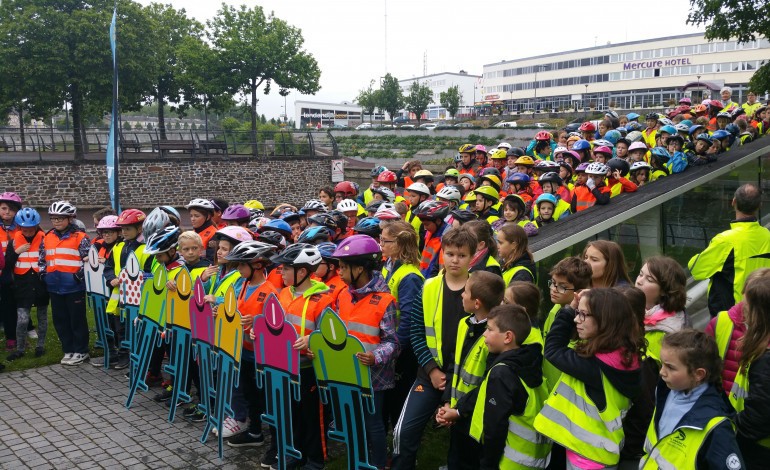 Normandie : des enfants parcourent la seconde étape du Tour de France