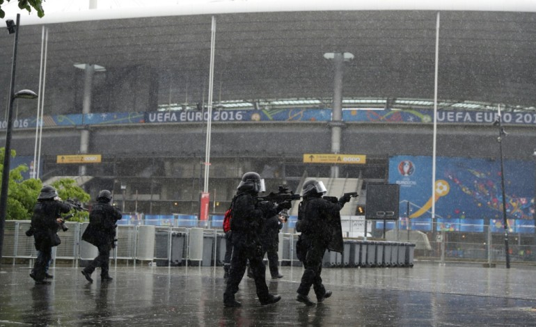 Paris (AFP). L'Euro-2016 approche dans un climat anxiogène en France