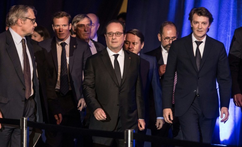 Paris (AFP). Hollande au congrès des maires: le temps des cadeaux, souligne la presse 