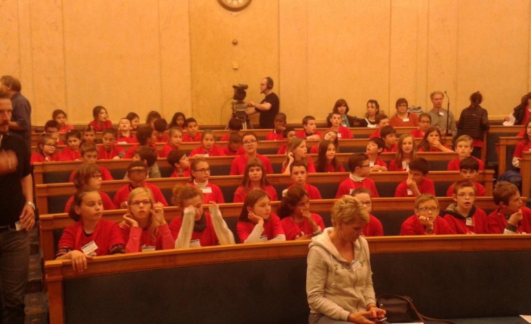 200 enfants du Calvados votent des lois à l'Assemblée nationale