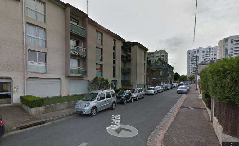 A Rouen, une femme chute du troisième étage d'un immeuble