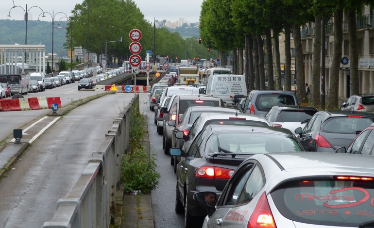 Trémies fermées à Rouen, des kilomètres de bouchons dans le centre-ville