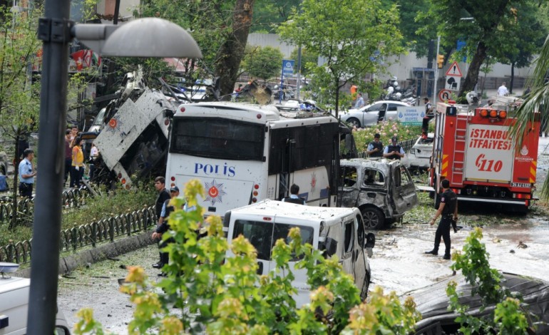 Istanbul (AFP). Turquie: une attaque à la bombe vise la police à Istanbul