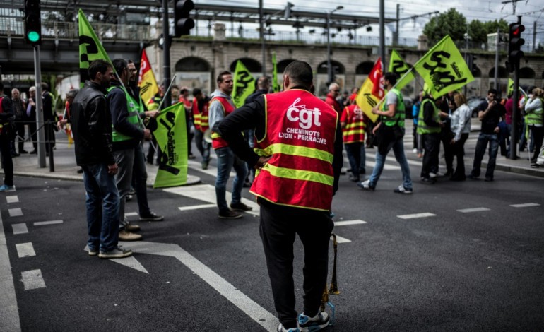 Paris (AFP). SNCF: grève reconduite par les assemblées générales, selon SUD et FO