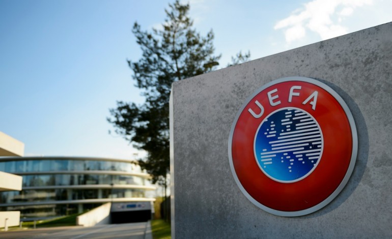 Paris (AFP). Euro-2016: l'UEFA menace l'Angleterre et la Russie de disqualification en cas de nouvelles violences 