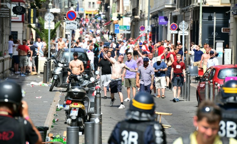 Marseille (AFP). Euro-2016: 6 Britanniques, 1 Autrichien, 3 Français jugés pour violences 