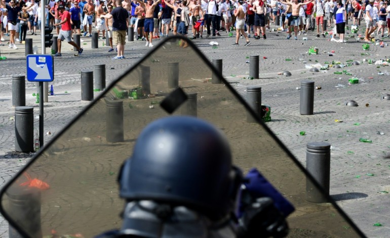Paris (AFP). Euro-2016: prison ferme après les rixes à Marseille