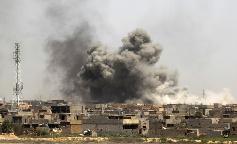 Fallouja (Irak) (AFP). En Irak, l'EI se mêle aux civils fuyant Fallouja