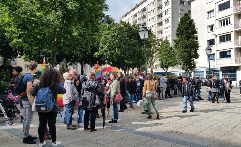 Attentat d'Orlando : à Caen, une centaine de personnes réunies en hommage aux victimes