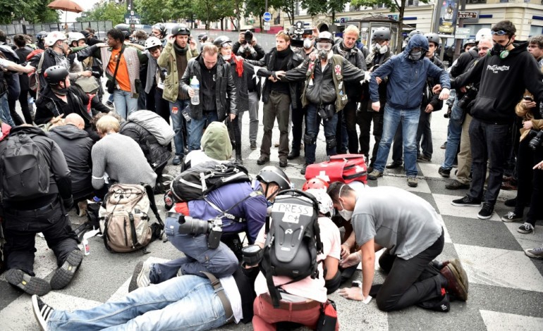 Paris (AFP). Jeune homme gravement blessé lors d'une manifestation: un juge d'instruction va enquêter