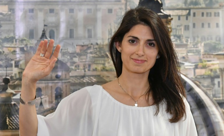 Rome (AFP). Italie: la populiste Virginia Raggi triomphalement élue maire de Rome