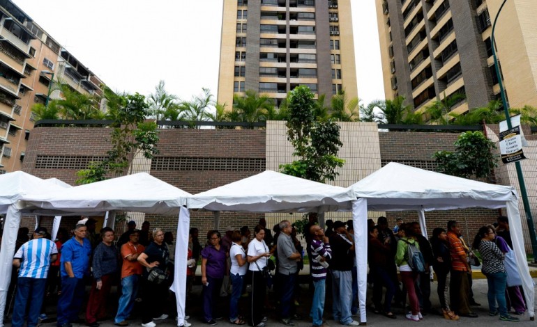 Caracas (AFP). Files d'attente au Venezuela pour soutenir le référendum anti-Maduro