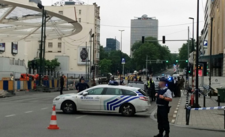 Bruxelles (AFP). Bruxelles: alerte à la bombe dans un centre commercial, un suspect arrêté 