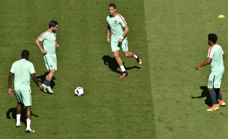 Décines-Charpieu (France) (AFP). Euro-2016: les Portugais Guerreiro et Quaresma sur le banc contre la Hongrie