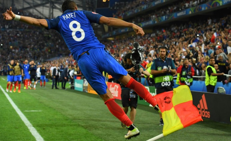 Paris (AFP). Euro-2016: Payet et fans irlandais au top; pelouses et hooligans, les flops