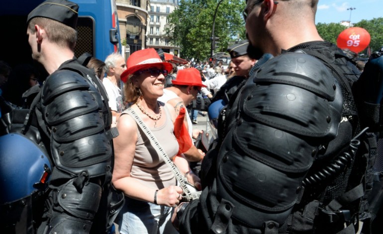 Paris (AFP). Loi travail: départ du défilé  parisien place de la Bastille