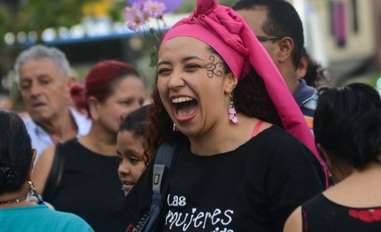 Bogota (AFP). La Colombie entre incrédulité et euphorie après l'accord sur le cessez-le-feu
