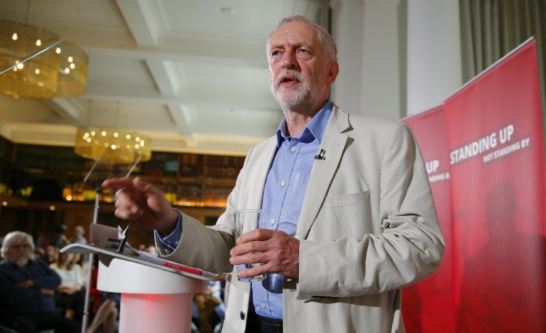 Londres (AFP). Grande-Bretagne: Corbyn, critiqué, limoge un responsable du Labour