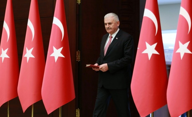 Ankara (AFP). La Turquie prête à verser des compensations à la Russie pour l'avion abattu (Premier ministre)