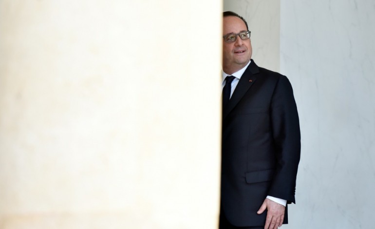 Paris (AFP). Hollande, plus que jamais en campagne, confirme des baisses d'impôt en 2017