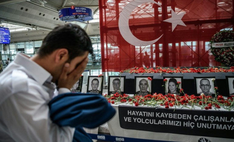 Istanbul (AFP). L'aéroport d'Istanbul, entre voyageurs curieux et Turcs désabusés