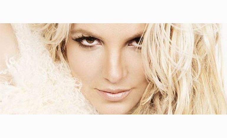 Britney Spears prie avant de monter sur scène