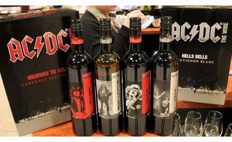 AC/DC sort ses premières...bouteilles de vin!