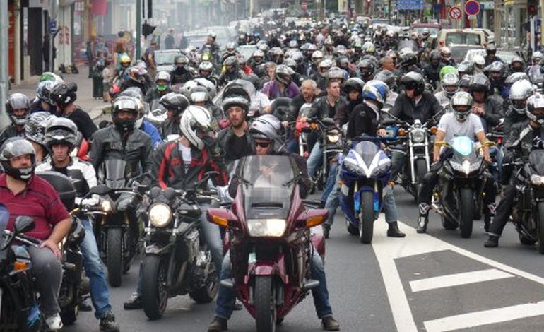 1 500 motards en colère bloquent les rues de Caen