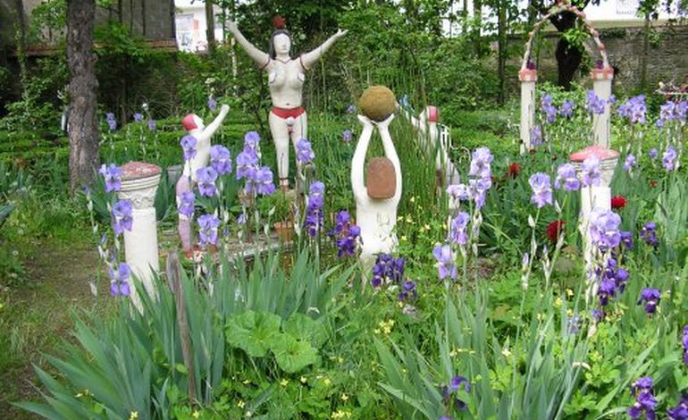 Un jardin-musée d'art brut pour voyager dans la verdure