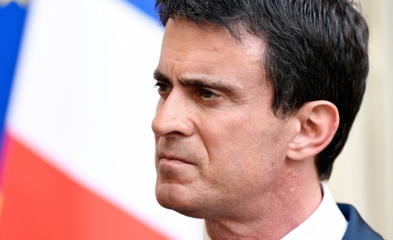 Ajaccio (AFP). Manuel Valls se frotte à un délicat déplacement en Corse