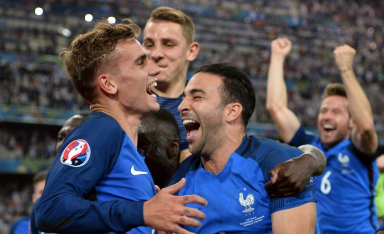 Paris (AFP). Euro-2016: la presse sous le charme de  Griezmann et sa bande