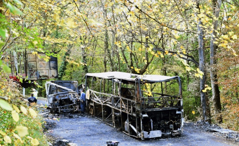 Puisseguin (France) (AFP). Accident de Puisseguin: l'explosion d'un réservoir auxiliaire du camion à l'origine du drame