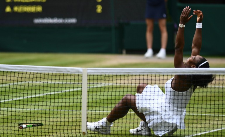 Wimbledon (Royaume-Uni) (AFP). Wimbledon: Serena Williams conserve son bien et décroche un 22e majeur