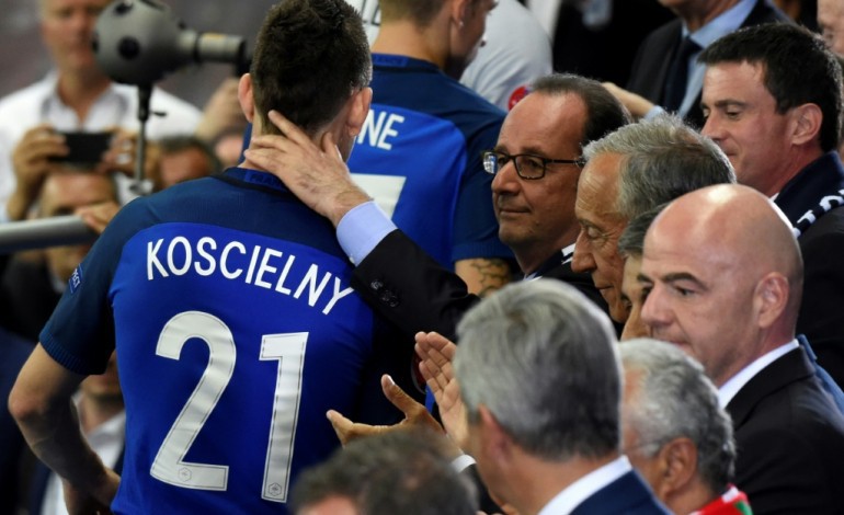 Paris (AFP). Euro-2016: les Bleus en route pour l'Elysée