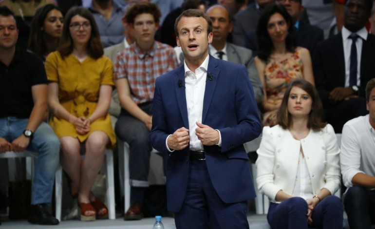 Paris (AFP). Macron assure vouloir porter son mouvement "jusqu'à 2017 et jusqu'à la victoire"