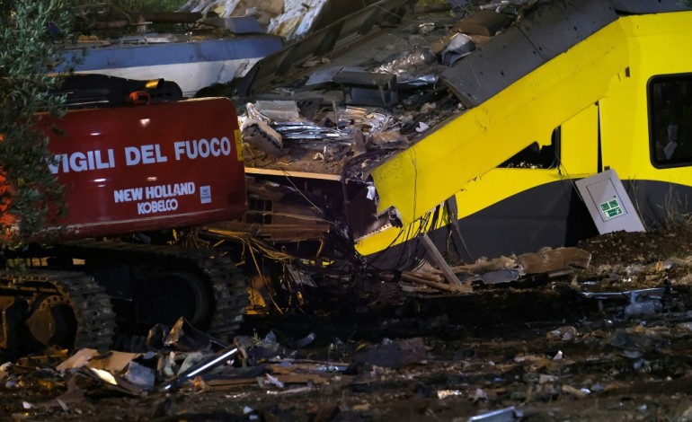 Andria (Italie) (AFP). L'Italie cherche à comprendre le drame ferroviaire qui a fait au moins 25 morts