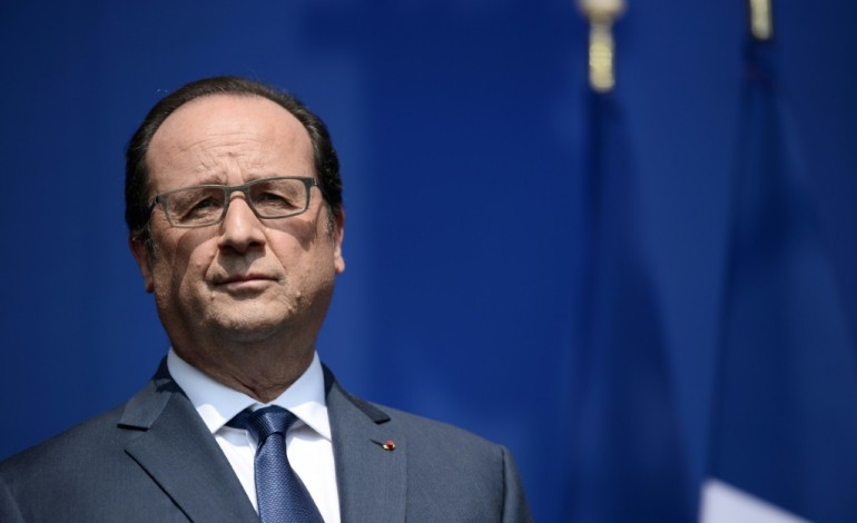 Paris (AFP). Hollande attendu sur tous les fronts pour son ultime interview du 14 juillet