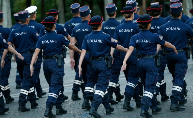 Paris (AFP). Défilé du 14 juillet: hommage aux Maoris, douaniers et quads 